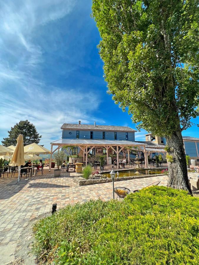 Hilltop Borbirtok&Étterem Hotell Neszmély Eksteriør bilde